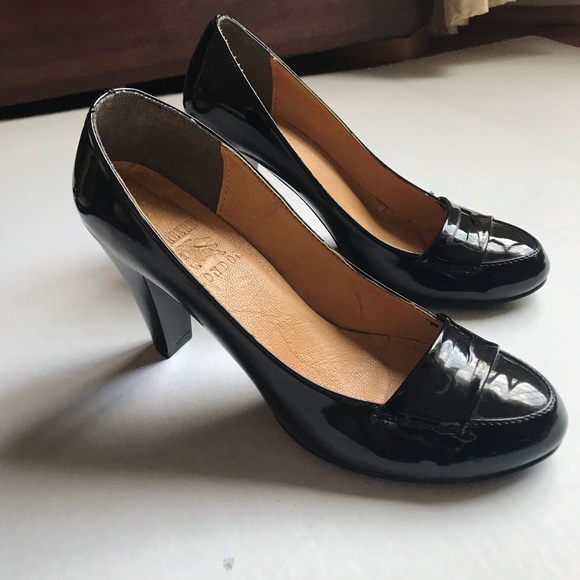 Burberry Heels - Picture 1 of 7